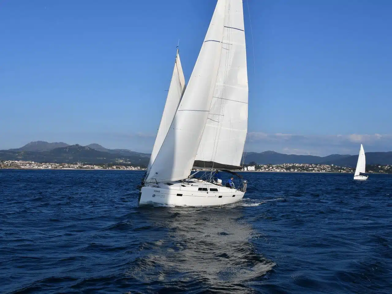 PREMIUM Monohull